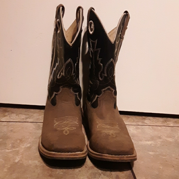 Brown Cowgirl boots - Picture 1 of 3